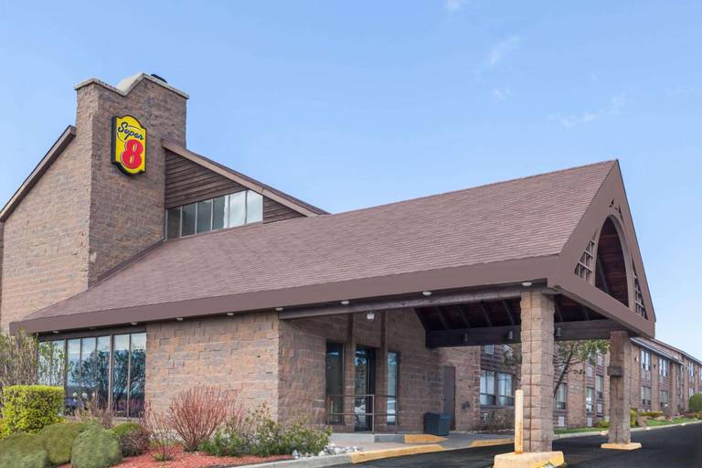 Super 8 Sudbury 