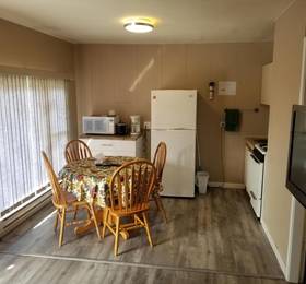 Apple Tree Inn  в Пентиктоне