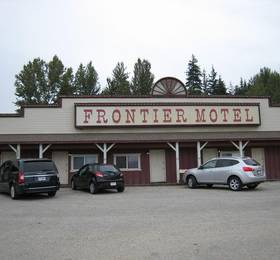 Frontier Motel  в Ревелстоуке