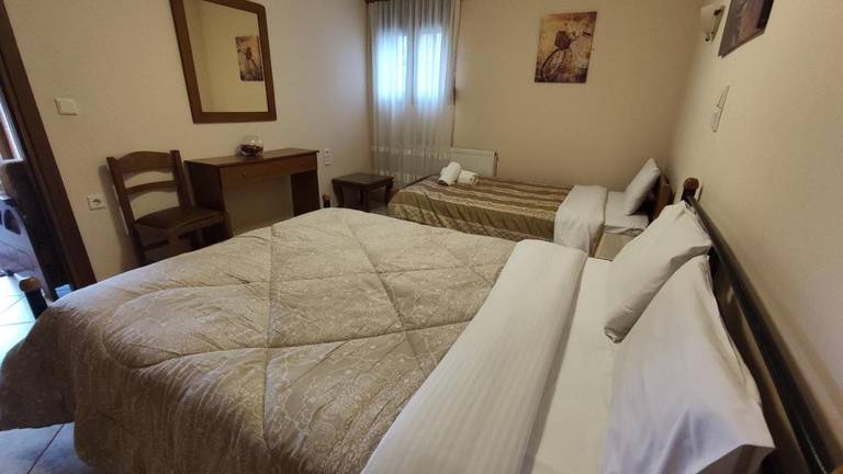 Zisis Rooms 