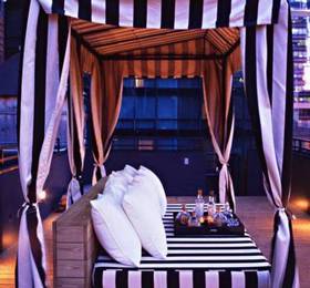 Night Hotel  в Нью-Йорке