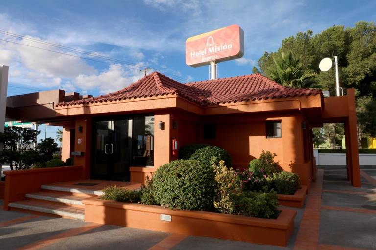 Garden Express Hotel & Suites 