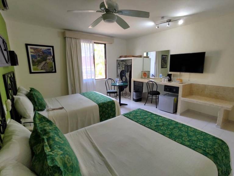 Hotel Maya Tulipanes 