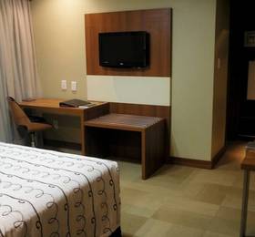 Naoum Plaza Hotel  в Бразилиа