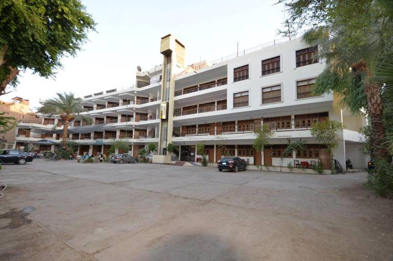 Rezeiky Campsite and Hotel Luxor 