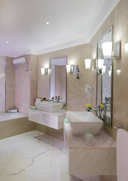 Alexandria Corniche Hotel  5*
