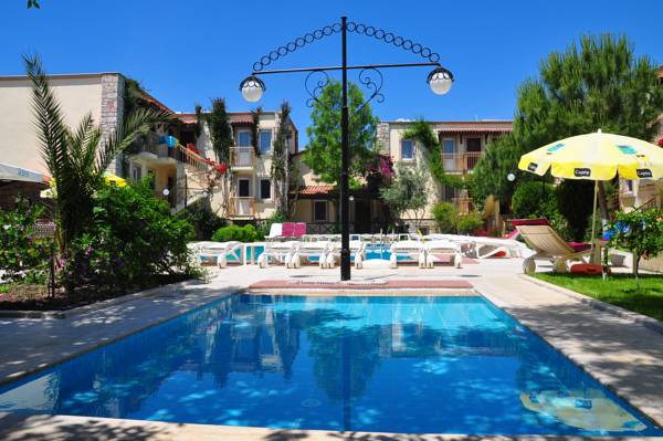 Moonshine Hotel & Suites