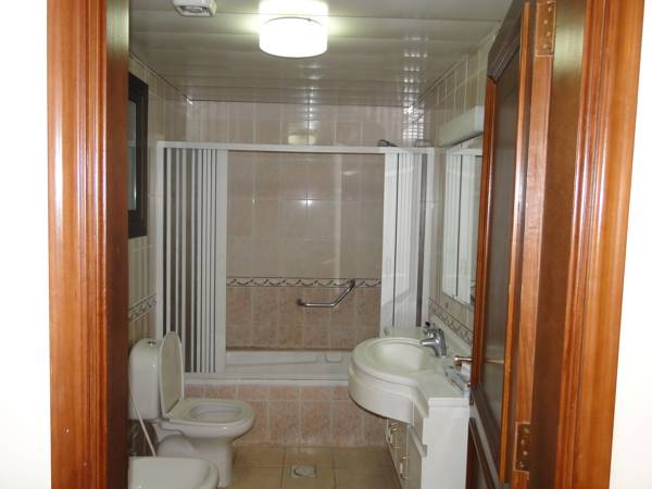 Muo'men Hotel Suites 