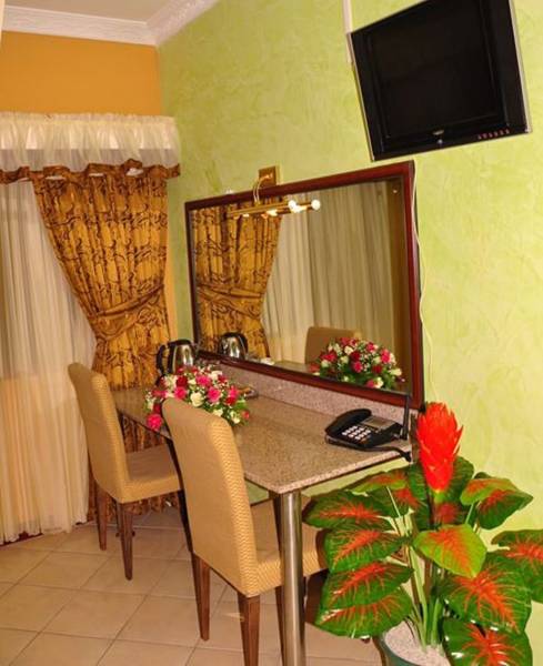 Delta Hotel Nairobi  3*