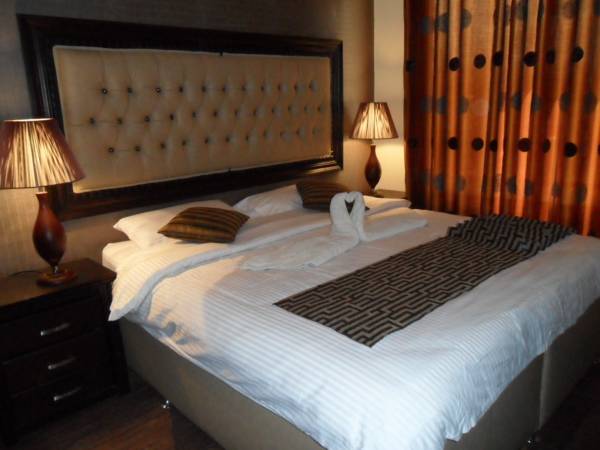 Yellow Rose Hotel 