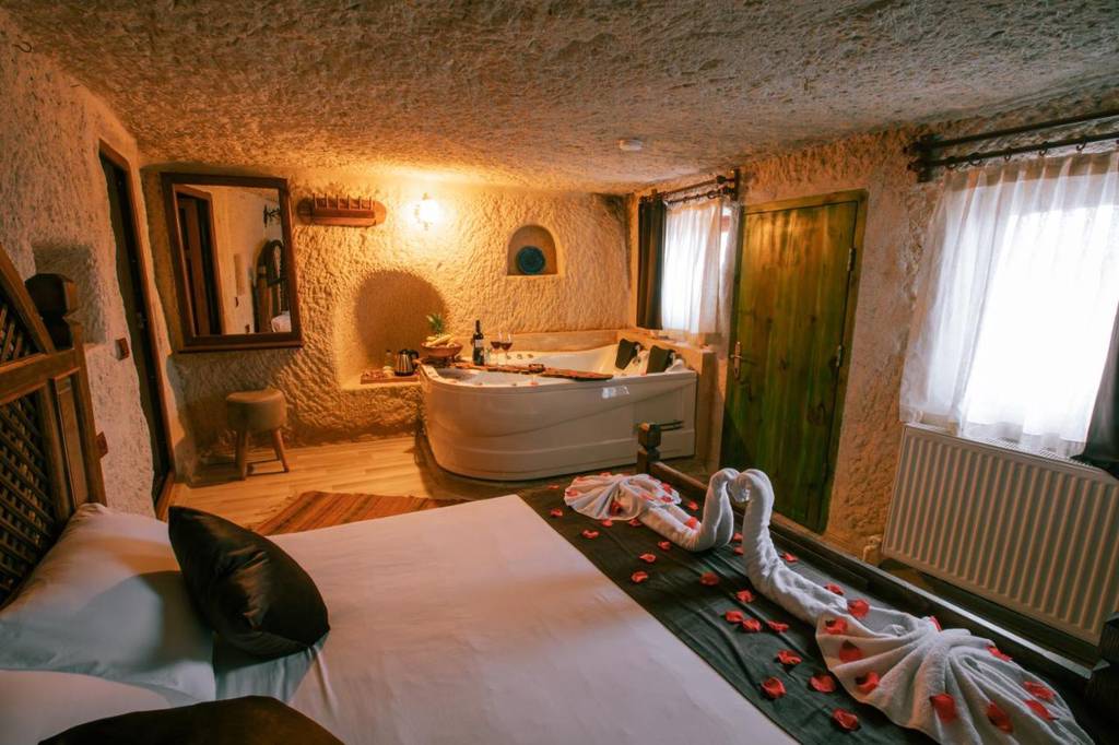 Cave Life Hotel