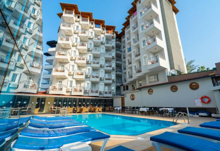 Kleopatra Azak Beach Hotel