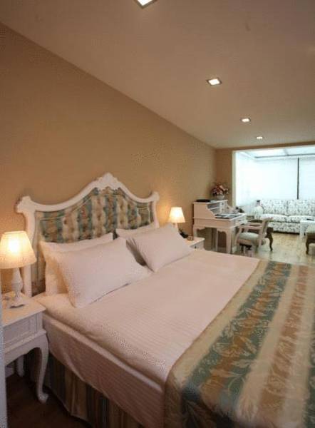 Moss Suites Residence Hotel