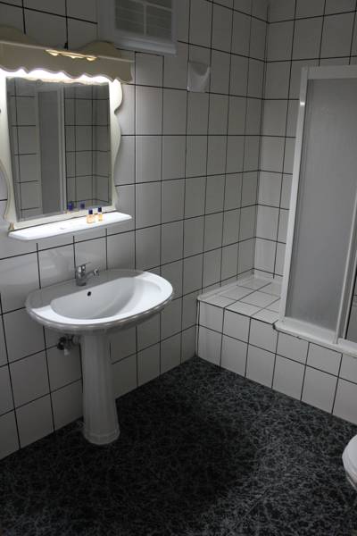1943 Tarihi Emniyet Hotel (former Yurdaer Hotel) 3*