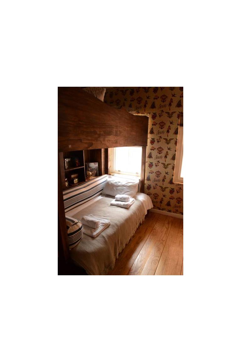 Daddy Long Legs Art Hotel 