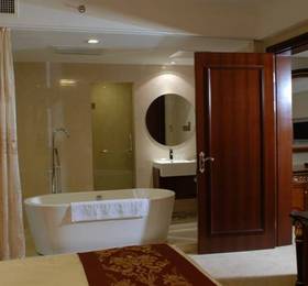 Zhenbao Holiday Hotel-Olympic Sports Centre Branch  в Нанкине