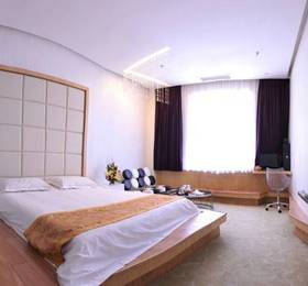 Qing Nian Yang Guang Hotel - Song Bai Branch  в Сямыне