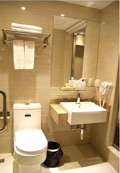 Yingshang Jinyi Hotel (Dade Road Branch)  3*