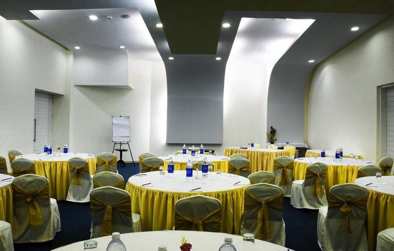 Zip by Spree Hotel at Woodrose Club 