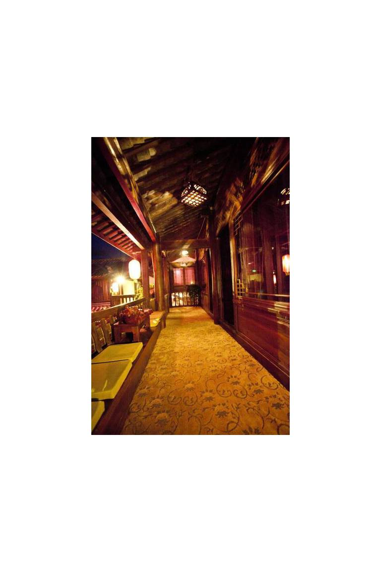 Lijiang Yunjin Yaju Courtyard Hotel 