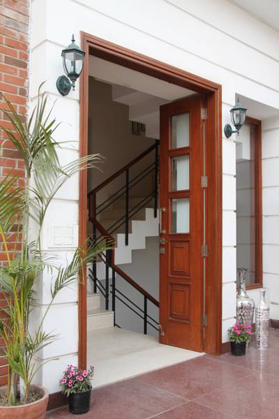 Luxury Suites and Hotels-Parkfront  3*