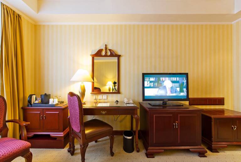 Renaissance Tianjin Downtown Hotel 