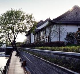 Huijin Lakeview Xuanwu Hotel  в Янчжоу