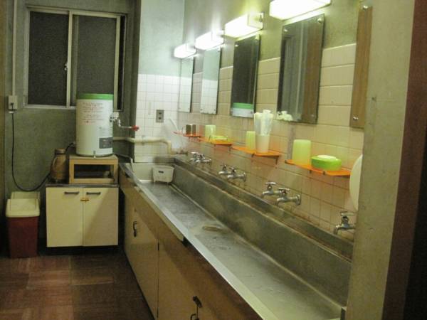 Hostel Komatsu Ueno Station  1* Япония, Токио