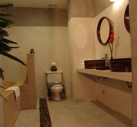 Frangipani Fine Arts Hotel в Пномпене