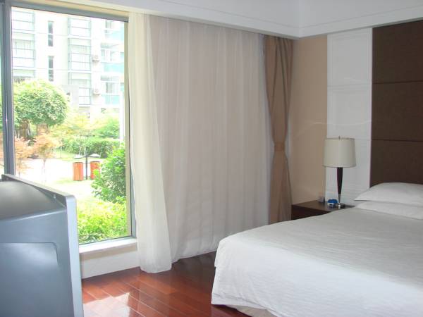 Chateau Regency Apartment 