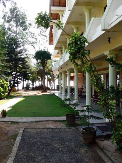 Time n Tide Beach Resort 2* Шри-Ланка, Хиккадува