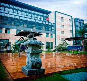 J. Real Residence Suites  в Шанхае