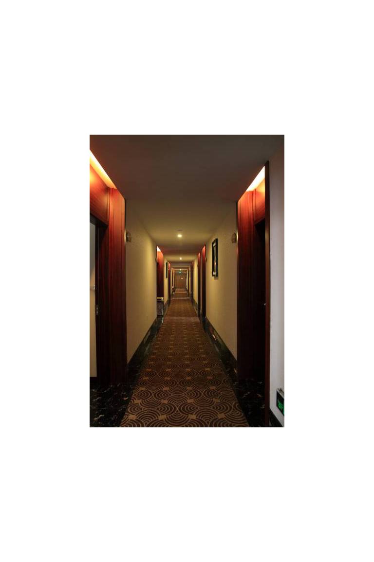 Bai Rong Business Hotel 