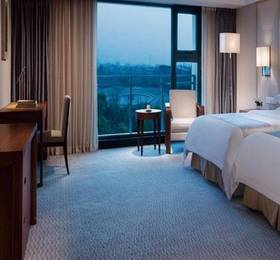 Jinling Riverside Hotel  в Нанкине