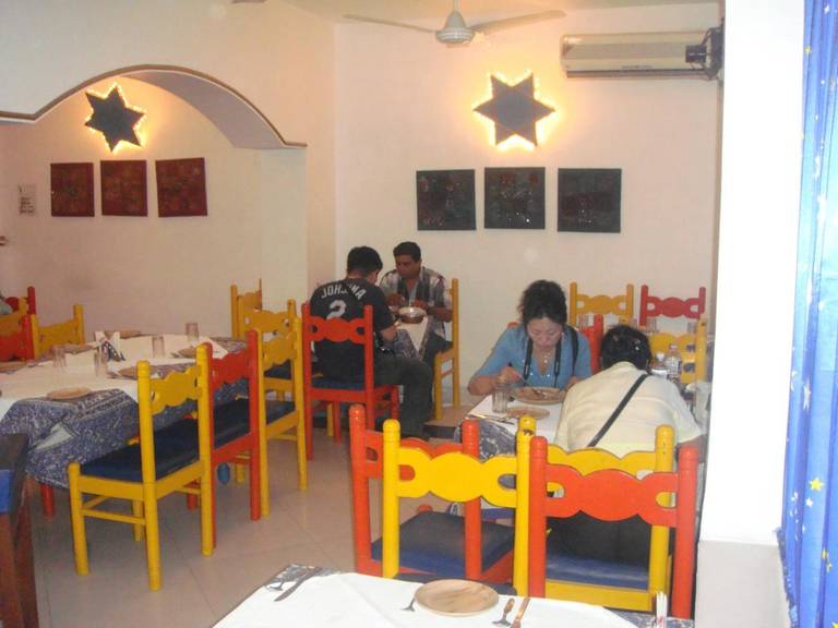 Maya Hotel & Restaurant 