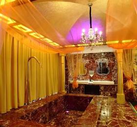 Four Hungned Club House  в Чэнду