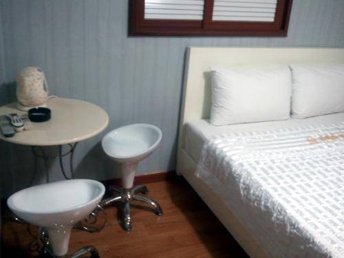 Riviera Motel Sinchon  1* Южная Корея, Сеул