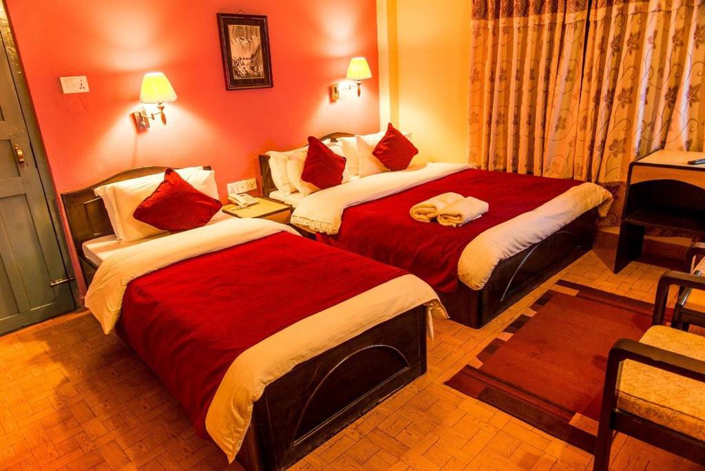 Hotel Silver Oaks Inn  3*