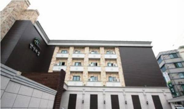Hill House Myeongdong 