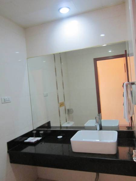 Sunshine Hotel Wuhan  3*
