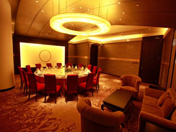 Homa Moon Lake Hotel 