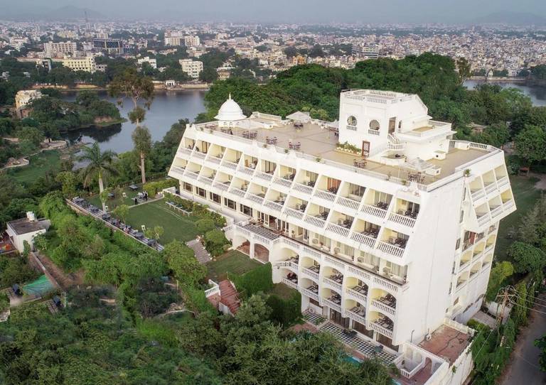 Hotel Hilltop Palace 