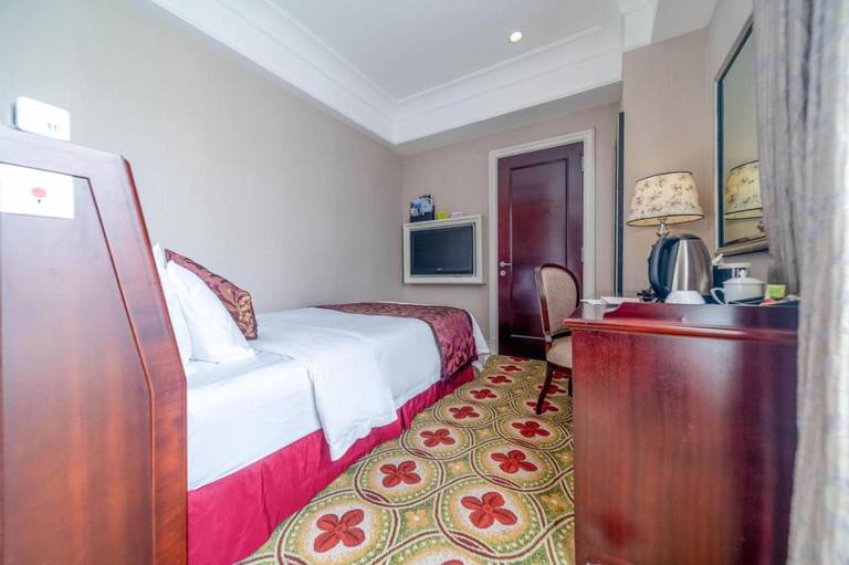 Ramada Yichang Hotel 