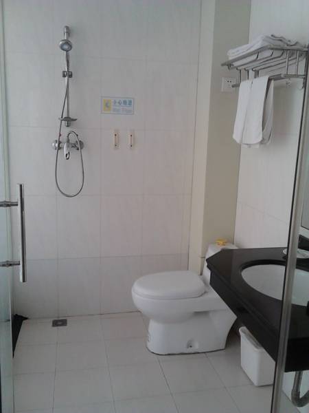 Qingdao Ocean Hotel  3*
