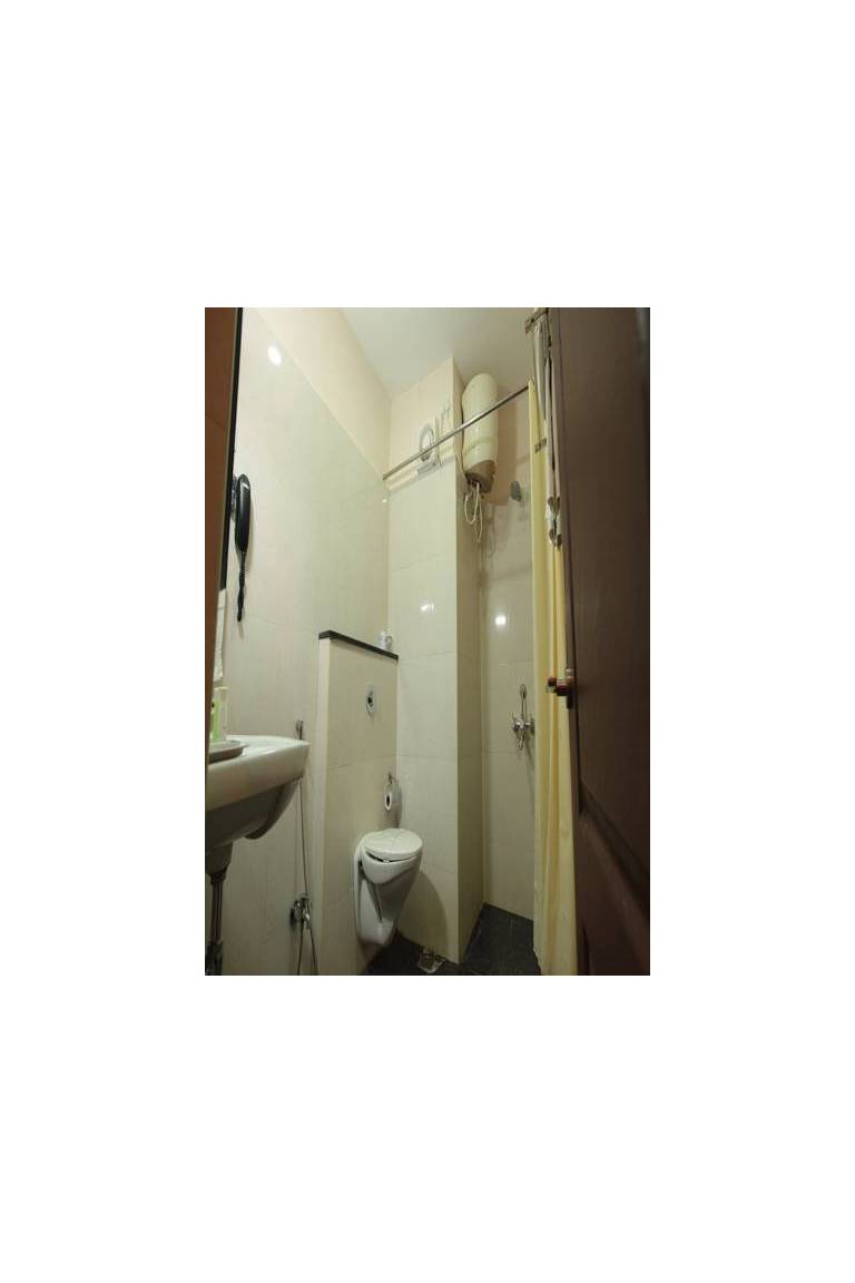 Hotel Saratharajans 