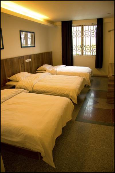 Green Forest Hostel  2*