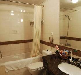 HuaJun Suite Hotel в Шанхае