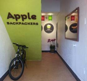 Apple Backpackers  в Сеуле