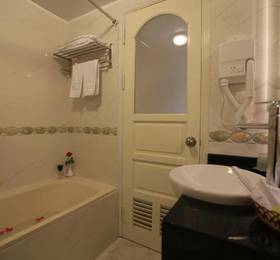 Moon View Hotel 2 в Ханое
