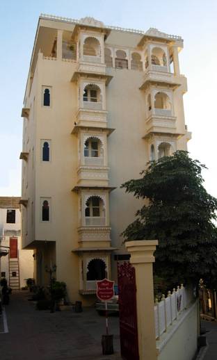 Jaiwana Haveli  1*